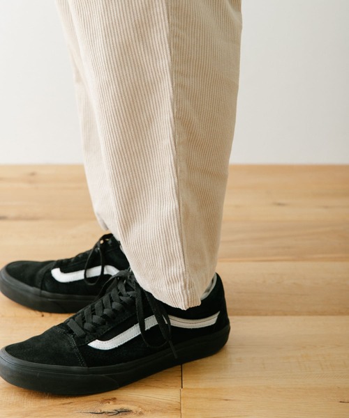 ITEMS URBANRESEARCH（アイテムズ アーバンリサーチ）の「コーデュロイ テーパードパンツ（その他パンツ・メンズ・ブラック/ネイビー/グレー/オフホワイト・MEDIUM/LARGE）」の20枚目の写真