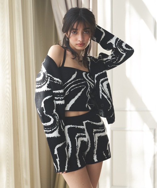 BLONDEY（ブロンディ）の「マーブル柄ジャガードニットキャミソール（キャミソール・レディース・ブラック/モカ・FREE）」の3枚目の写真