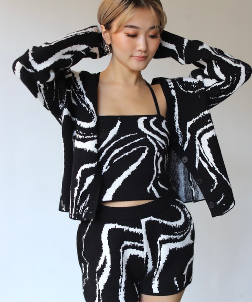 BLONDEY（ブロンディ）の「マーブル柄ジャガードニットキャミソール（キャミソール・レディース・ブラック/モカ・FREE）」の8枚目の写真