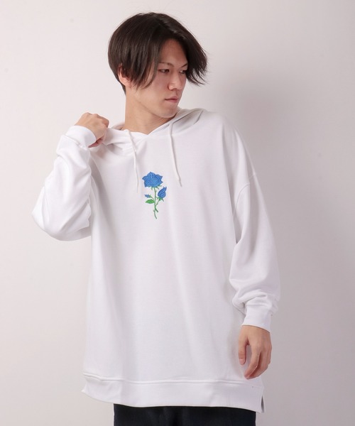 k.u.i(ケーユーアイ)の「胸バラ刺繍ビッグサイズパーカー(パーカー・メンズ・ホワイト×レッド/ホワイト×ブルー・M/L)」の1枚目の写真