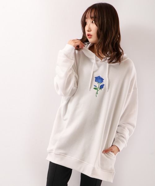 k.u.i(ケーユーアイ)の「胸バラ刺繍ビッグサイズパーカー(パーカー・メンズ・ホワイト×レッド/ホワイト×ブルー・M/L)」の14枚目の写真