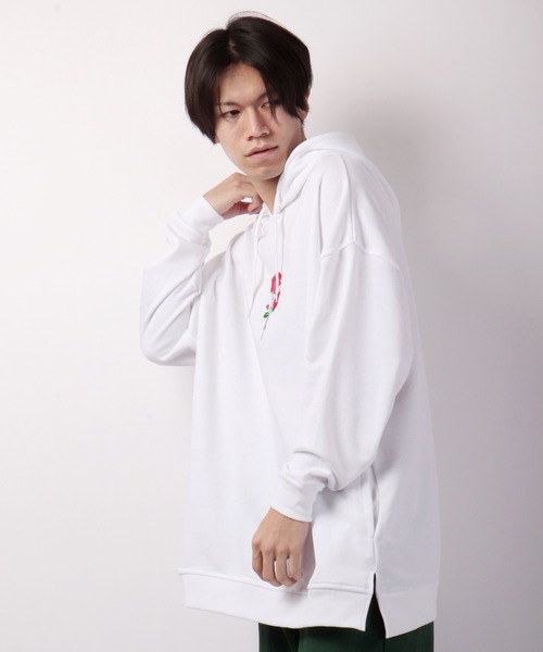 k.u.i(ケーユーアイ)の「胸バラ刺繍ビッグサイズパーカー(パーカー・メンズ・ホワイト×レッド/ホワイト×ブルー・M/L)」の20枚目の写真