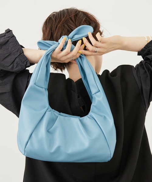 AMERICAN HOLIC(アメリカンホリック)の「ギャザーリボン結びハンドルバッグ(ハンドバッグ・レディース・ブラック/ブルー/グリーン/アイボリー・FREE)」の1枚目の写真