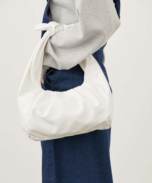 AMERICAN HOLIC(アメリカンホリック)の「ギャザーリボン結びハンドルバッグ(ハンドバッグ・レディース・ブラック/ブルー/グリーン/アイボリー・FREE)」の2枚目の写真