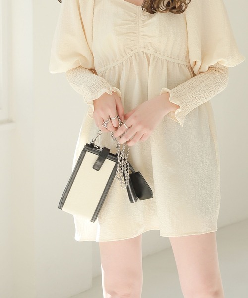Heather(ヘザー)の「パイピングマルチショルダー 269968(ショルダーバッグ・レディース・ブラック系/ベージュ系・ONE SIZE)」の2枚目の写真