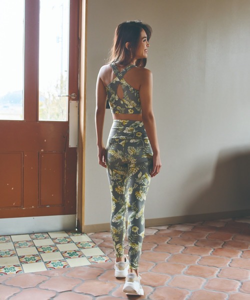 Ungrid（アングリッド）の「【ムラサキスポーツ別注】UNGRID/アングリッド   水陸両用ボタニカルリーフ柄/ペイズリー柄 フィットネスブラトップ/セットアップ対応   62302（水着・レディース・カーキ/ホワイト/ブルー/ベージュ/ネイビー・M/L）」の9枚目の写真