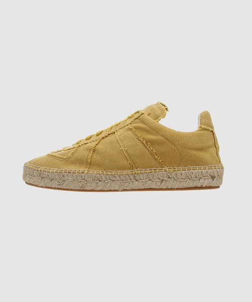 Maison Margiela(メゾンマルジェラ)の「SNEAKERS(スニーカー・メンズ・ネイビー/マスタード/ピンク系その他・42/41)」の1枚目の写真