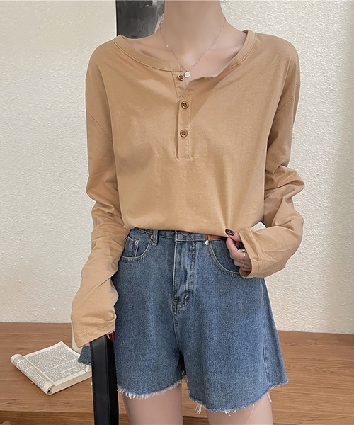 Girly Doll(ガーリードール)の「ヘンリーネックカットソー(Tシャツ/カットソー・レディース・ホワイト/ブラック/グレー/キャメル・F)」の1枚目の写真