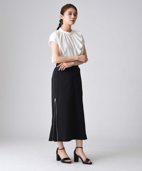 美品　RAW FUDGE ローファッジ　デザイン　ブラウス　長袖　Mサイズぐらい RAW FUDGE（ローファッジ）の「アシメパールデザインブラウス