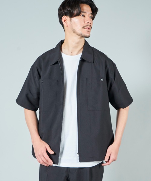 ADPOSION(アドポーション)の「【セットアップ対応】ドライポリエステル ビッグシルエット ジップアップ半袖シャツ(シャツ/ブラウス・メンズ・グリーン/ブラック/ベージュ/ブルー・MEDIUM/X-LARGE/LARGE)」の6枚目の写真