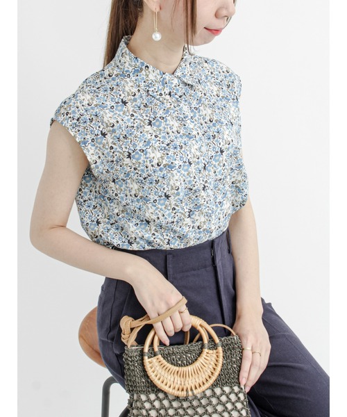 Te chichi（テチチ）の「小花柄シャツ衿ブラウス（シャツ/ブラウス・レディース・ブラック/オフホワイト・ﾌﾘ-）」の2枚目の写真