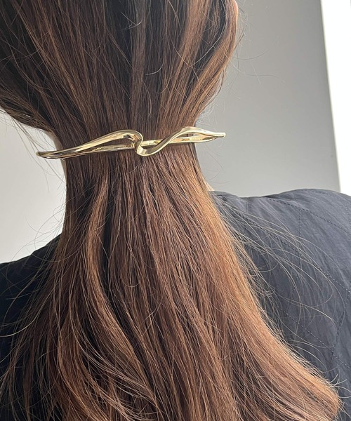 LOWRYS FARM（ローリーズファーム）の「ヒネリメタルバレッタ　157416（バレッタ/ヘアクリップ・レディース・シルバー/ゴールド/シルバー系その他/ゴールド系その他・FREE）」の4枚目の写真