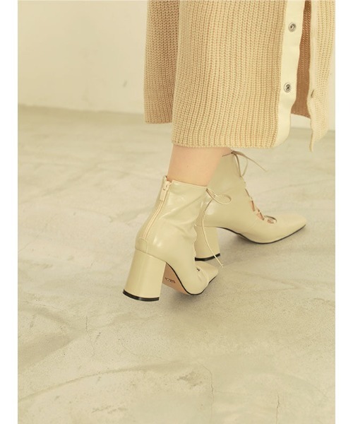 ACYM（アシーム）の「Lace up open ブーツ（ブーツ・レディース・ブラウン/アイボリー・SMALL/LARGE/MEDIUM）」の5枚目の写真