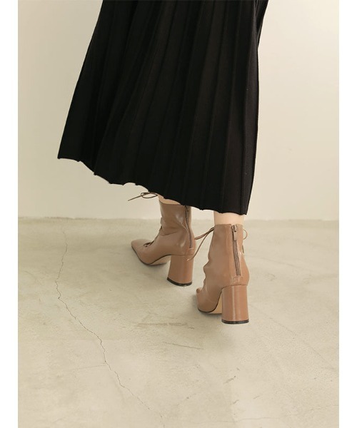 ACYM（アシーム）の「Lace up open ブーツ（ブーツ・レディース・ブラウン/アイボリー・SMALL/LARGE/MEDIUM）」の3枚目の写真