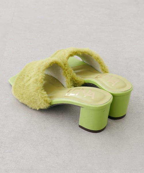 natural couture（ナチュラルクチュール）の「2022AWアイテム/今季注目の主役級アイテム ファーヒールサンダル（サンダル・レディース・グリーン/ダークブラウン・MEDIUM/LARGE）」の6枚目の写真