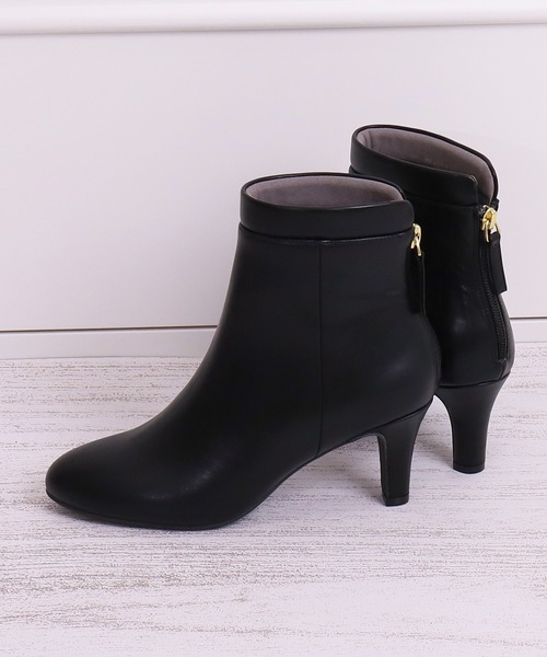 美品◆artemis by DIANA バックジップ ラウンドトゥショートブーツ artemis by DIANA（アルテミスバイダイアナ）の「バック