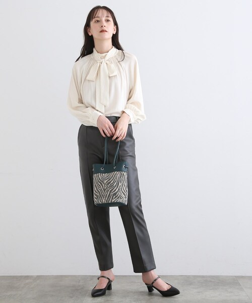 INDIVI(インディヴィ)の「◆【ゼブラ柄】ジャカード巾着バッグ(ハンドバッグ・レディース・ブラック系4/ブラウン系5/ネイビー系4/グリーン系その他5・00)」の11枚目の写真