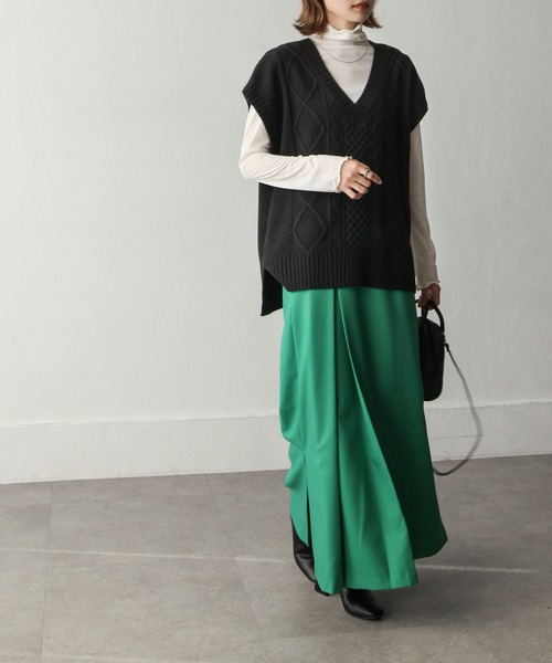 Chillfar（チルファー）の「5G深Vネックニットベスト（ベスト・レディース・ブラック/オレンジ/ブルー/ライトベージュ・FREE）」の6枚目の写真