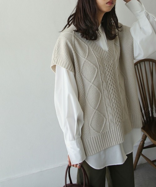 Chillfar（チルファー）の「5G深Vネックニットベスト（ベスト・レディース・ブラック/オレンジ/ブルー/ライトベージュ・FREE）」の5枚目の写真