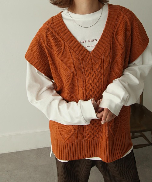 Chillfar（チルファー）の「5G深Vネックニットベスト（ベスト・レディース・ブラック/オレンジ/ブルー/ライトベージュ・FREE）」の10枚目の写真