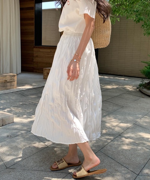 shopnikoniko（ショップニコニコ）の「＼丈が選べる／ ロングスカート 白 黒 フレア Aライン ストレッチ  シワ くしゅくしゅ チュールスカート（スカート・レディース・ホワイト/ブラック・ｼｮｰﾄ/ﾛﾝｸﾞ）」の4枚目の写真