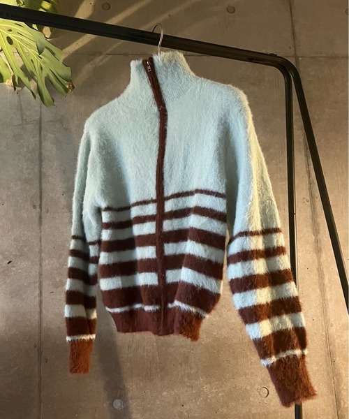 Vipoa(ヴィポア)の「MOHAIR LIKE MULTI STRIPE KNIT(ニット/セーター・レディース・グリーン/ピンク・FREE)」の2枚目の写真