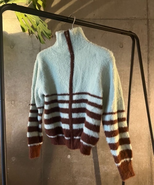 Vipoa(ヴィポア)の「MOHAIR LIKE MULTI STRIPE KNIT(ニット/セーター・レディース・グリーン/ピンク・FREE)」の5枚目の写真