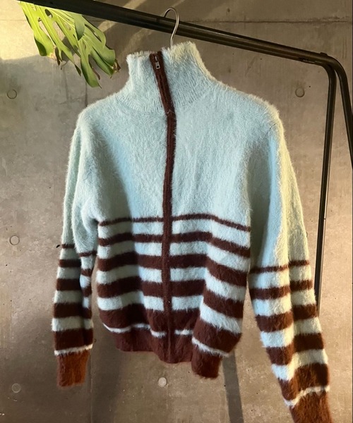 Vipoa(ヴィポア)の「MOHAIR LIKE MULTI STRIPE KNIT(ニット/セーター・レディース・グリーン/ピンク・FREE)」の3枚目の写真