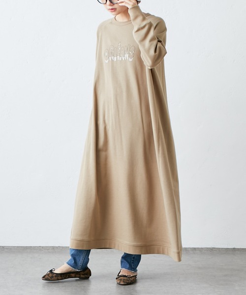 PUAL CE CIN(ピュアルセシン)の「裏毛ロゴプリントワンピース(ワンピース・レディース・ベージュ/グレー/アイボリー・FREE)」の1枚目の写真