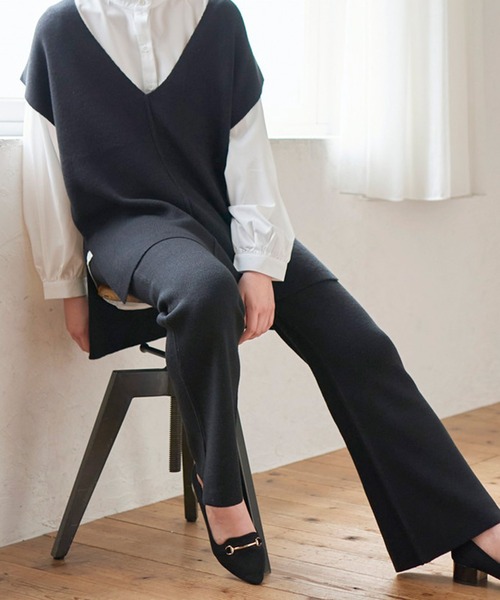 STYLEBLOCK(スタイルブロック)の「サイドスリットミラノリブニットフレアパンツ(その他パンツ・レディース・ダークグリーン/ブラック/アイボリー/ピンク系その他/グレイッシュベージュ・FREE)」の3枚目の写真