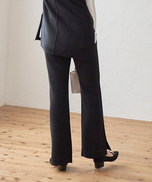 STYLEBLOCK(スタイルブロック)の「サイドスリットミラノリブニットフレアパンツ(その他パンツ・レディース・ダークグリーン/ブラック/アイボリー/ピンク系その他/グレイッシュベージュ・FREE)」の15枚目の写真