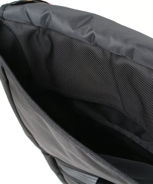 Manhattan Portage BLACK LABEL（マンハッタンポーテージ　ブラックレーベル）の「THE GOTHAM MESSENGER BACKPACK（バックパック/リュック・メンズ・ブラック・MEDIUM）」の7枚目の写真