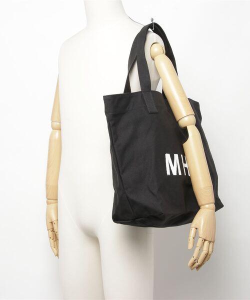 MHL.（エムエイチエル）の「HEAVY COTTON CANVAS（トートバッグ・レディース・ブラック/ホワイト・FREE）」の8枚目の写真