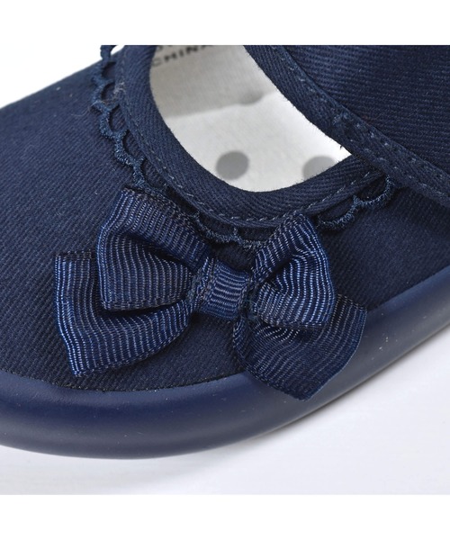 BeBe(ベベ)の「BeBe/リボン 付き ストラップ シューズ (13~19cm)(その他シューズ・キッズ・ブラック/ネイビー・19/18/17/14/15 /16/13)」の6枚目の写真