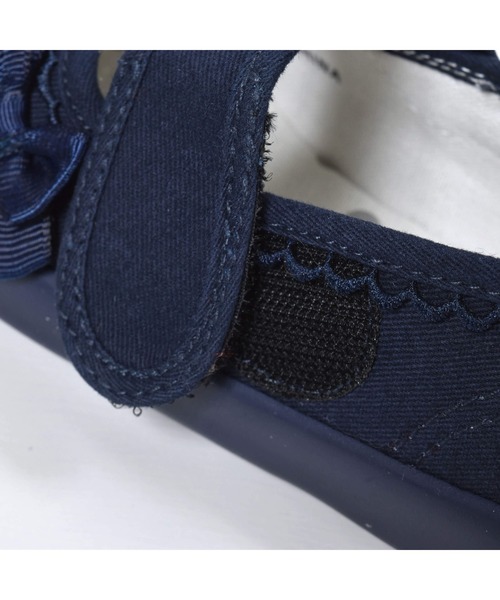 BeBe(ベベ)の「BeBe/リボン 付き ストラップ シューズ (13~19cm)(その他シューズ・キッズ・ブラック/ネイビー・19/18/17/14/15 /16/13)」の12枚目の写真