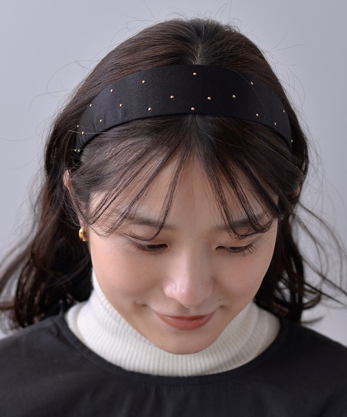 Monocoro toppi(モノコロトッピ)の「スタッズデザイン ワイドカチューシャ シンプル レトロ サテン生地(カチューシャ・レディース・ブラック/ピンク・フリー)」の4枚目の写真