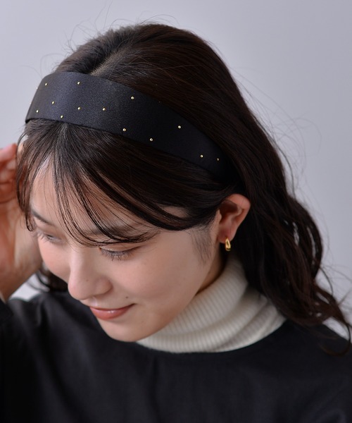 Monocoro toppi(モノコロトッピ)の「スタッズデザイン ワイドカチューシャ シンプル レトロ サテン生地(カチューシャ・レディース・ブラック/ピンク・フリー)」の5枚目の写真