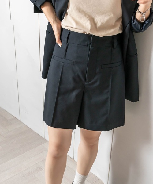 RANDA（ランダ）の「センタータックショートパンツ（その他パンツ・レディース・ベージュ/ネイビー/グレー・0/1）」の3枚目の写真