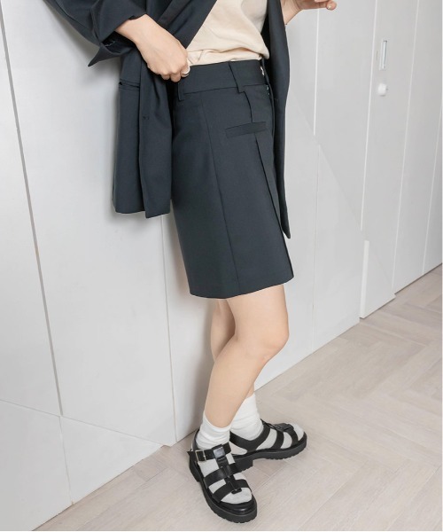 RANDA（ランダ）の「センタータックショートパンツ（その他パンツ・レディース・ベージュ/ネイビー/グレー・0/1）」の8枚目の写真