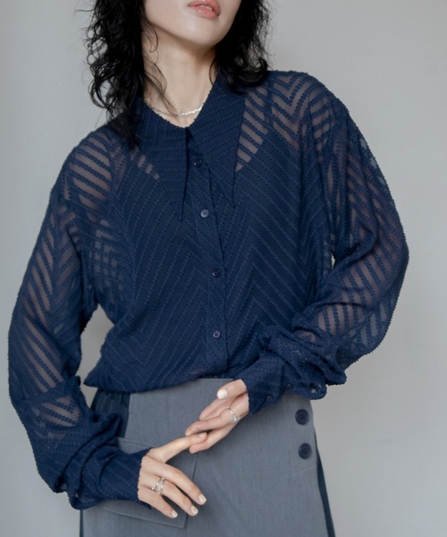 VACANCY（ヴァカンシー）の「バリモア襟カットジャガードシアーシャツ（シャツ/ブラウス・レディース・ネイビー/グリーン/アイボリー・FREE）」の3枚目の写真