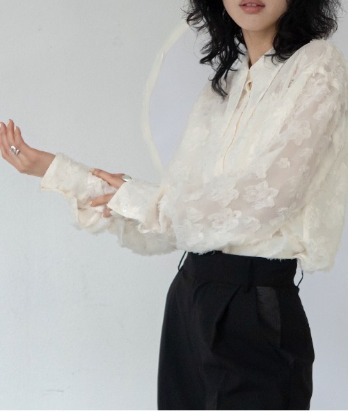 VACANCY（ヴァカンシー）の「バリモア襟カットジャガードシアーシャツ（シャツ/ブラウス・レディース・ネイビー/グリーン/アイボリー・FREE）」の4枚目の写真