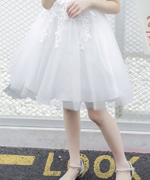 DAY CLOSET（デイ クローゼット）の「キッズ ノースリーブバックリボン刺繍レースチュールドレス（ドレス・キッズ・ホワイト・110cm/140cm/150cm/130cm/120cm/160cm）」の6枚目の写真
