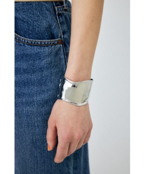 MOUSSY（マウジー）の「CURVE THICK バングル（バングル/リストバンド・レディース・ゴールド/シルバー・FREE）」の11枚目の写真