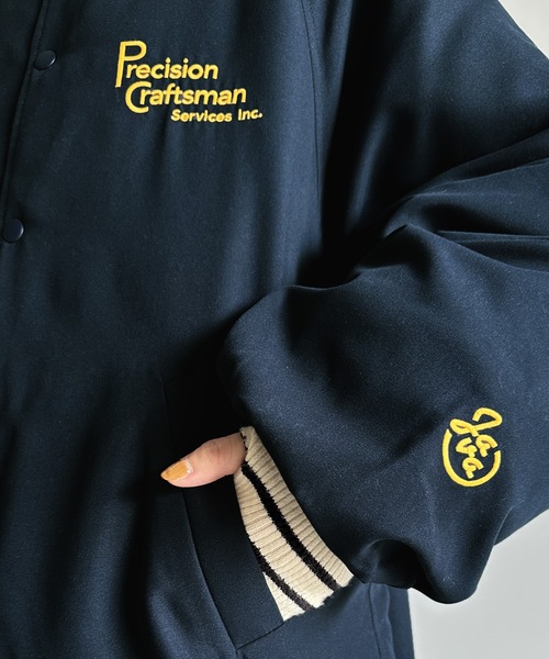 Java（ジャバ）の「《JAVAジャバ 別注》ロゴ刺繍中綿ノーカラーオーバーサイズブルゾン（ブルゾン・レディース・イエロー/ベージュ/ネイビー/ブラック/グリーン・LARGE/MEDIUM/SMALL/X-LARGE）」の11枚目の写真