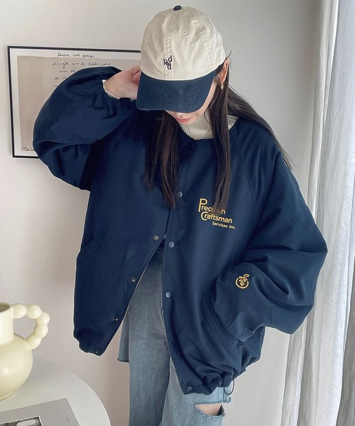 Java（ジャバ）の「《JAVAジャバ 別注》ロゴ刺繍中綿ノーカラーオーバーサイズブルゾン（ブルゾン・レディース・イエロー/ベージュ/ネイビー/ブラック/グリーン・LARGE/MEDIUM/SMALL/X-LARGE）」の19枚目の写真