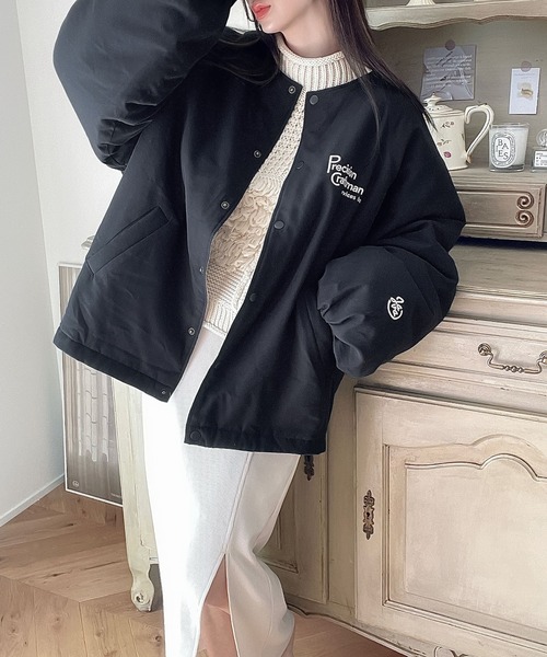 Java（ジャバ）の「《JAVAジャバ 別注》ロゴ刺繍中綿ノーカラーオーバーサイズブルゾン（ブルゾン・レディース・イエロー/ベージュ/ネイビー/ブラック/グリーン・LARGE/MEDIUM/SMALL/X-LARGE）」の21枚目の写真