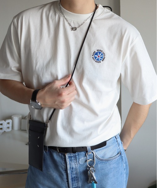 __gram.(スペースグラム)の「フラワーワッペン刺繍Tシャツ(Tシャツ/カットソー・メンズ・ホワイト/ホワイト×ネイビー/ブラック/ホワイト×グリーン・M/L)」の3枚目の写真