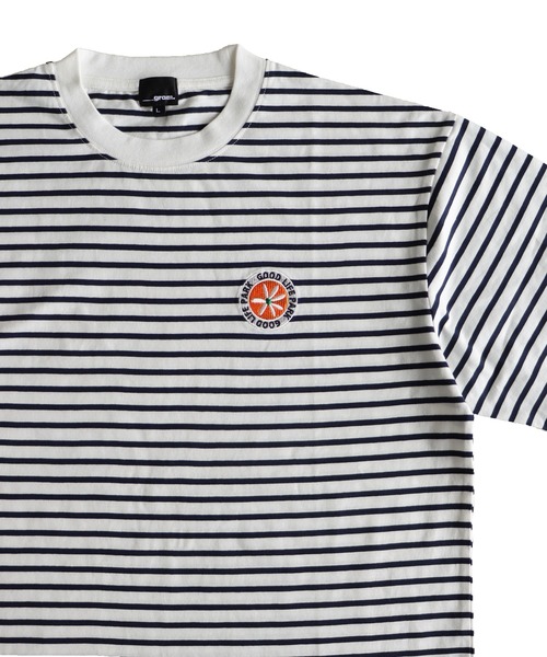 __gram.(スペースグラム)の「フラワーワッペン刺繍Tシャツ(Tシャツ/カットソー・メンズ・ホワイト/ホワイト×ネイビー/ブラック/ホワイト×グリーン・M/L)」の1枚目の写真