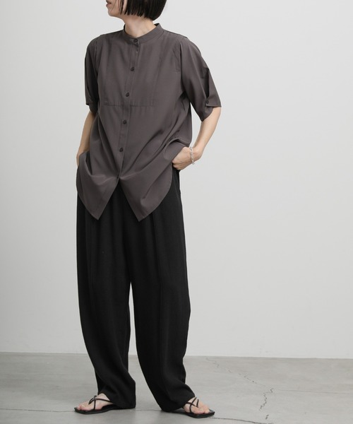 select MOCA(セレクトモカ)の「ハーフスリーブバンドカラーブラウス(シャツ/ブラウス・レディース・ライトベージュ/ブラック/チャコールグレー・FREE)」の4枚目の写真