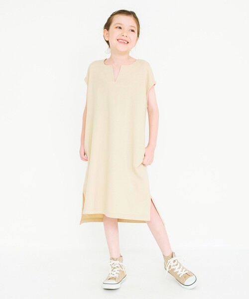 BRANSHES(ブランシェス)の「Vネックロングジャンパースカート(ジャンパースカート・キッズ・ベージュ/ブラック・100/120/130/140/150/110/160)」の1枚目の写真